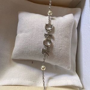 Dior Bracket